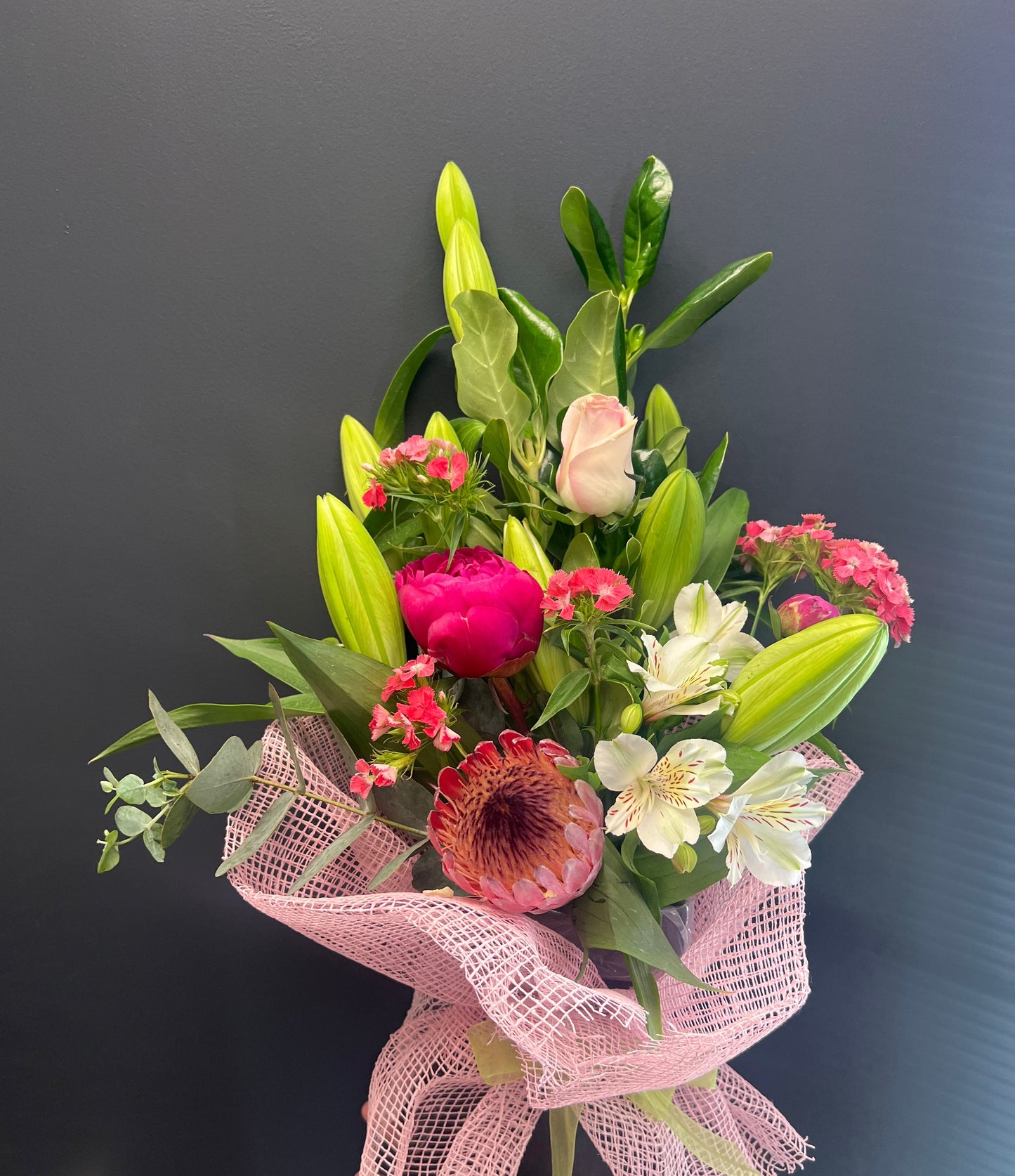 A Vase Pot box with premium mash wrap