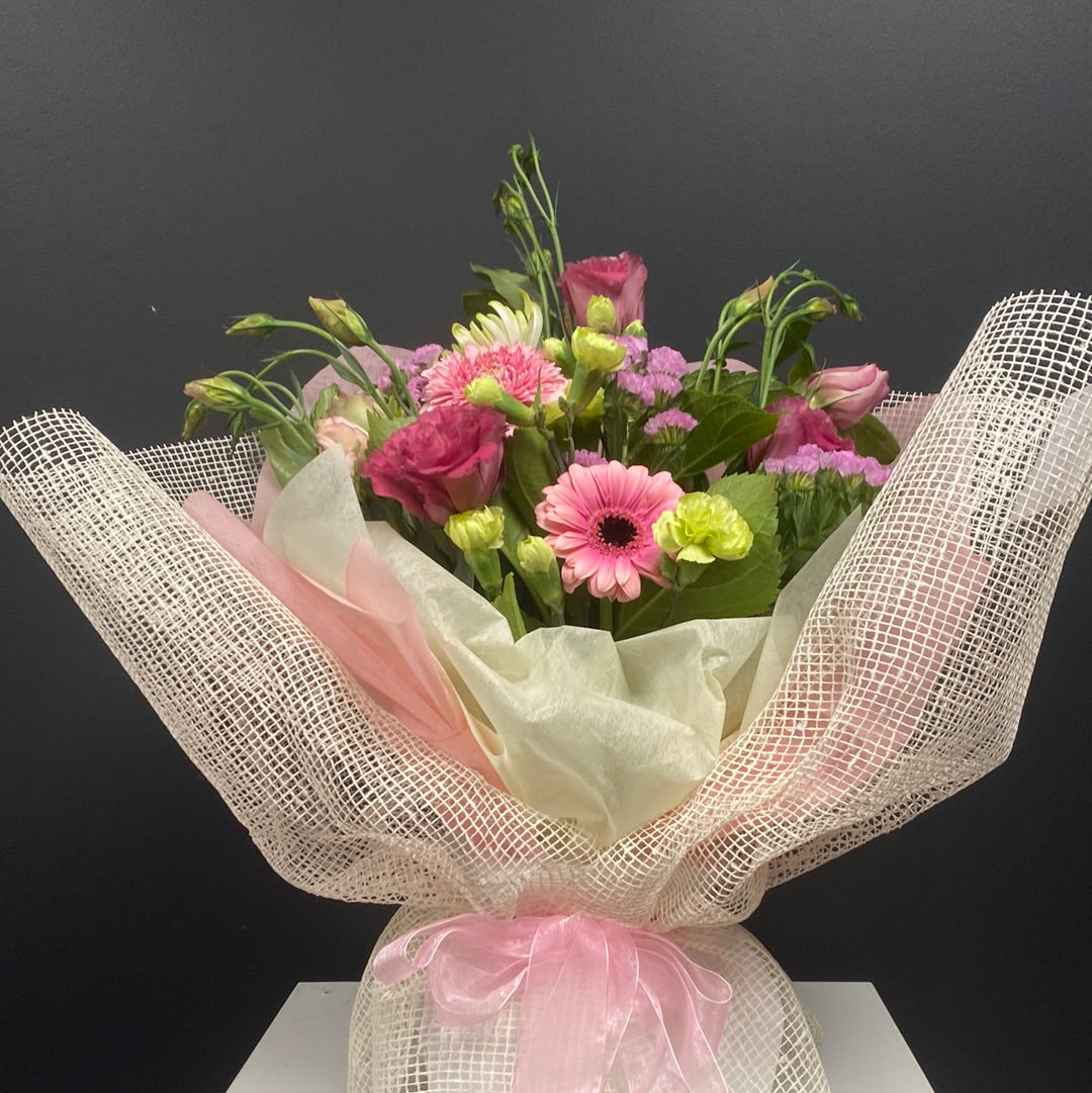 Paste front look range of medium Vox box WITHOUT LILIES