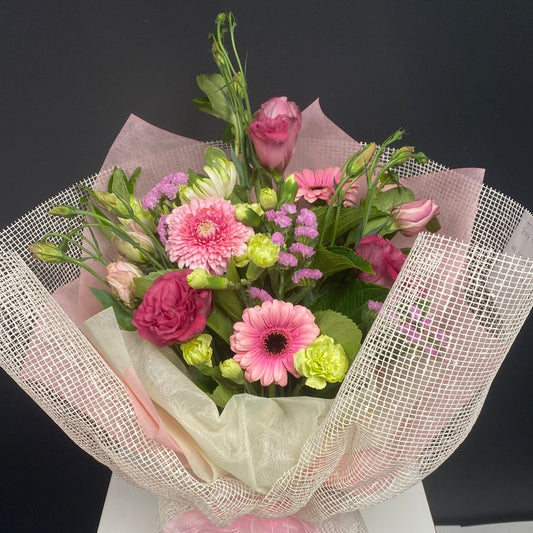 Paste front look range of medium Vox box WITHOUT LILIES