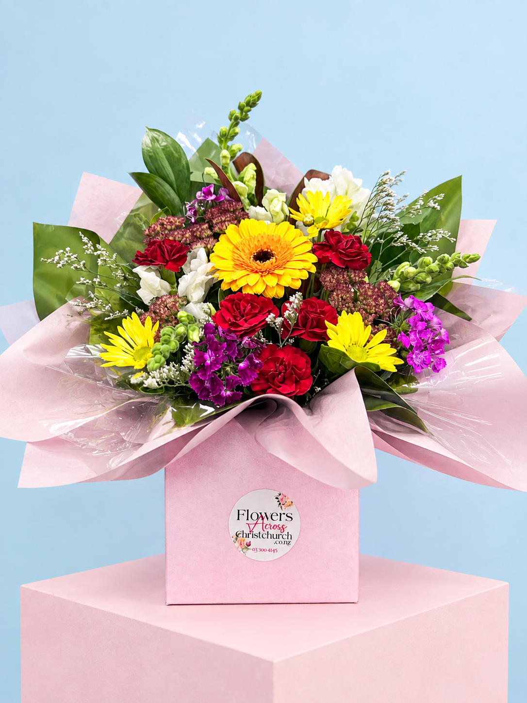 Flower arrangement in posies box