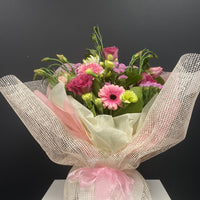 Paste front look range of medium Vox box WITHOUT LILIES