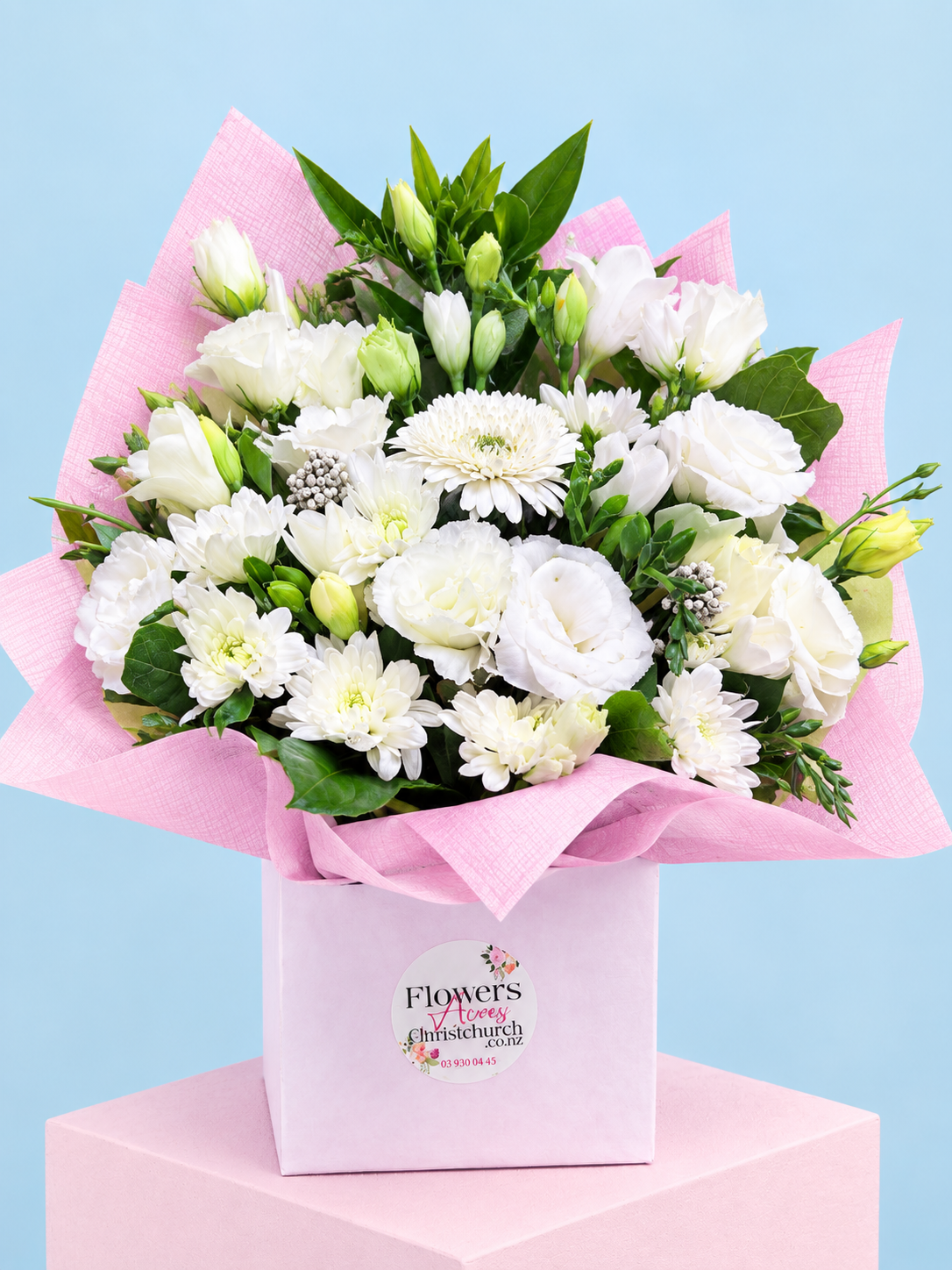 Flower arrangement in posies box