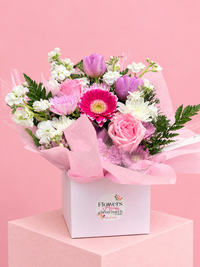 Flower arrangement in posies box