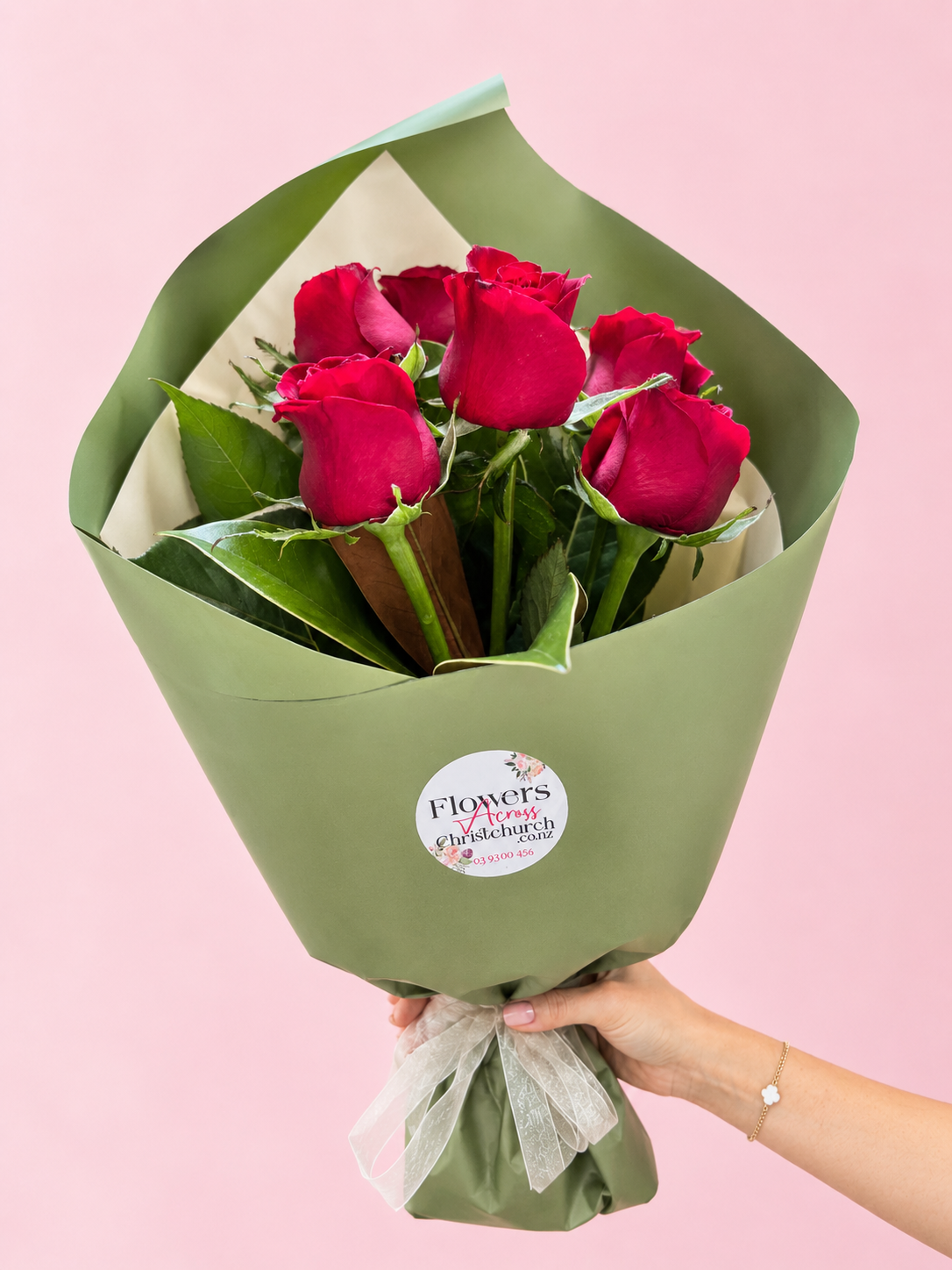 6 Red Roses Bouquet, A Stunning Gift