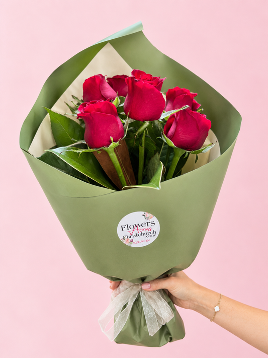 6 Red roses bouquet, a stunning gift