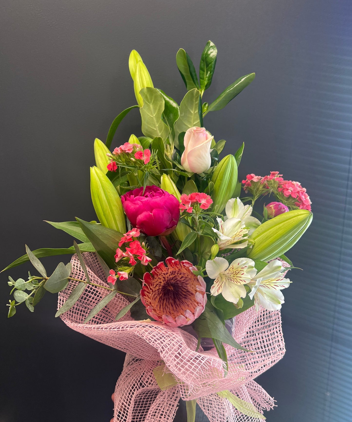 A Vase Pot box with premium mash wrap